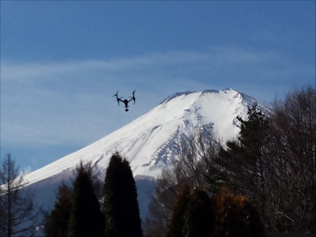 さて、先日ドローンで広い敷地の不動産物件を撮影していただきました。
ホームページにも近日中にアップできると思いますが、私たちの会社には、家を建てたい人や、別荘を購入される方、その他にも事業用の大型物件を購入される方も多くいらっしゃいます。
そんな方々にもわかりやすく、物件の紹介をさせていただけるよう、今後もドローンや室内の動画などの情報を増やせていけたらと思っています。
新築やリフォームも徐々に動画でご紹介もさせていただきますね^^ さて、先日ドローンで広い敷地の不動産物件を撮影していただきました。
ホームページにも近日中にアップできると思いますが、私たちの会社には、家を建てたい人や、別荘を購入される方、その他にも事業用の大型物件を購入される方も多くいらっしゃいます。
そんな方々にもわかりやすく、物件の紹介をさせていただけるよう、今後もドローンや室内の動画などの情報を増やせていけたらと思っています。
新築やリフォームも徐々に動画でご紹介もさせていただきますね^^