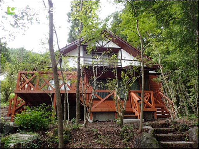 大木で見えなかった別荘が、明るく爽やかに生き返ったように感じます。
(リフォーム後の写真です)
この景色を思い浮かべながら、最初の伐採の木を選んだのですね。
これが、プロの成せる業ですね!
大木で見えなかった別荘が、明るく爽やかに生き返ったように感じます。
(リフォーム後の写真です)
この景色を思い浮かべながら、最初の伐採の木を選んだのですね。
これが、プロの成せる業ですね!